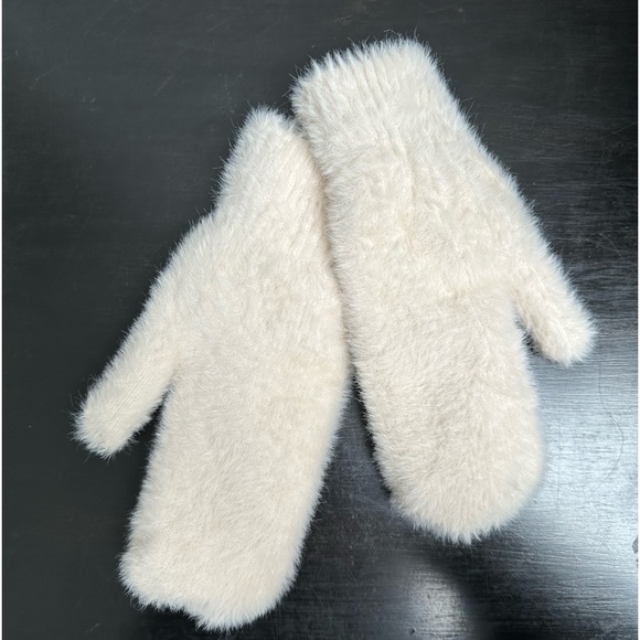 Look by M Accessories - White Mittens Fuzzy and Lined